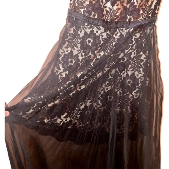 #002 🥀 Black & Gold Backless Dress - Picture 7 of 12